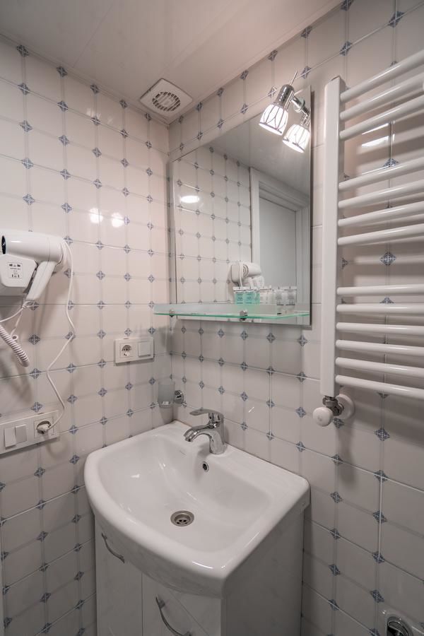 Апарт-отели Mini Hotel on Aghmashenebeli Ave Тбилиси-35