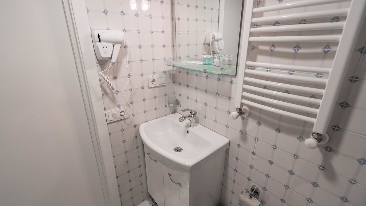 Апарт-отели Mini Hotel on Aghmashenebeli Ave Тбилиси-36