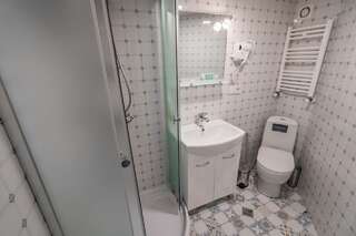 Апарт-отели Mini Hotel on Aghmashenebeli Ave Тбилиси Улучшенный двухместный номер с 1 кроватью или 2 отдельными кроватями, вид на город-2