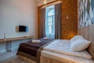 Апарт-отели Mini Hotel on Aghmashenebeli Ave Тбилиси Улучшенный двухместный номер с 1 кроватью или 2 отдельными кроватями, вид на город-5